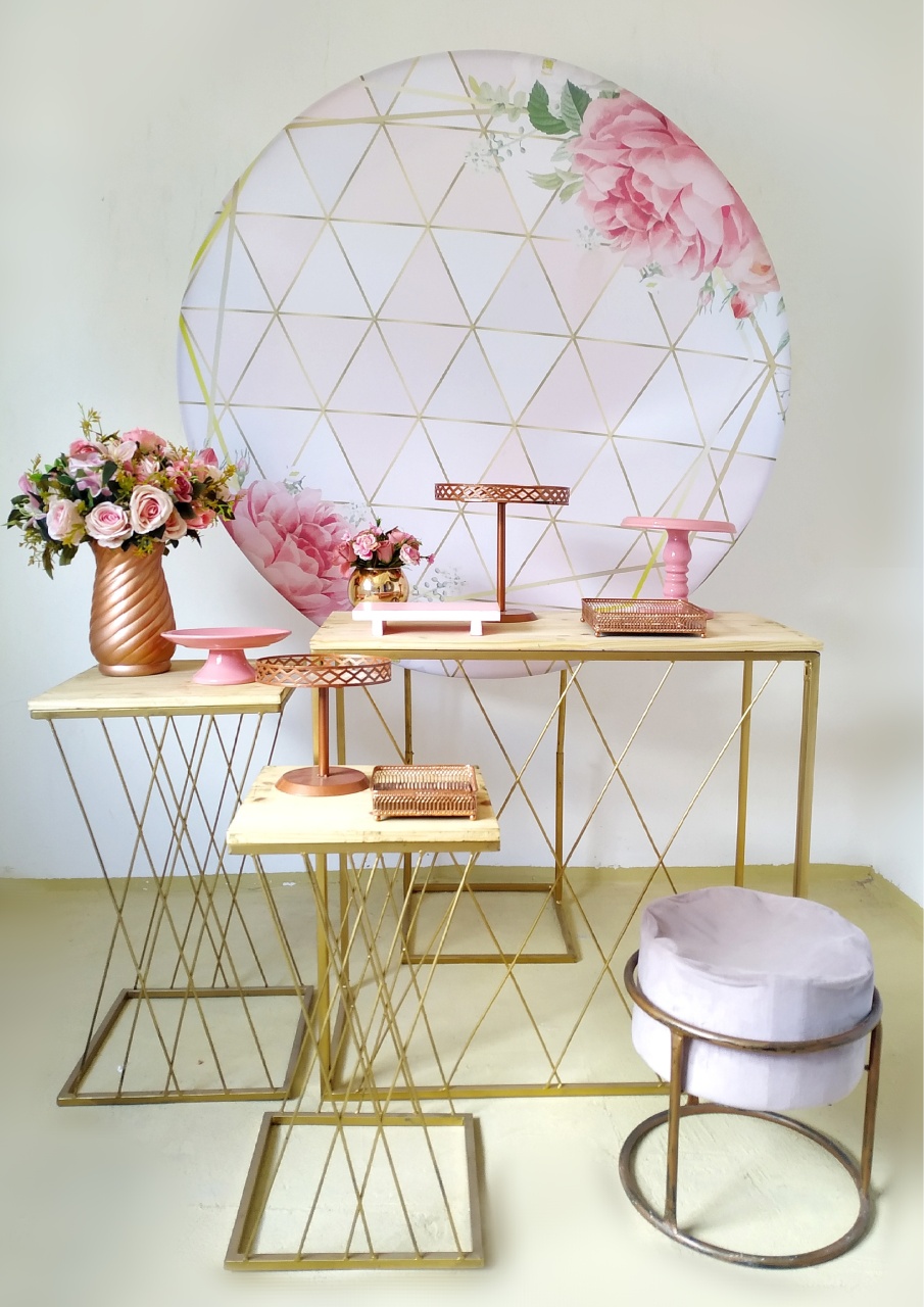 Mosaico Floral Rosa (Mesas Treliças ) - Beca Decorações