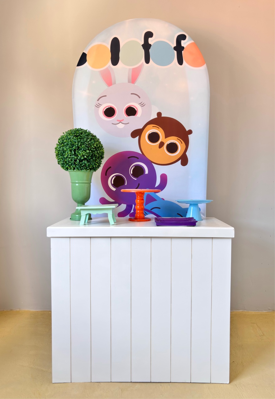 Bolofofo Com Painel Romano  - Beca Decorações