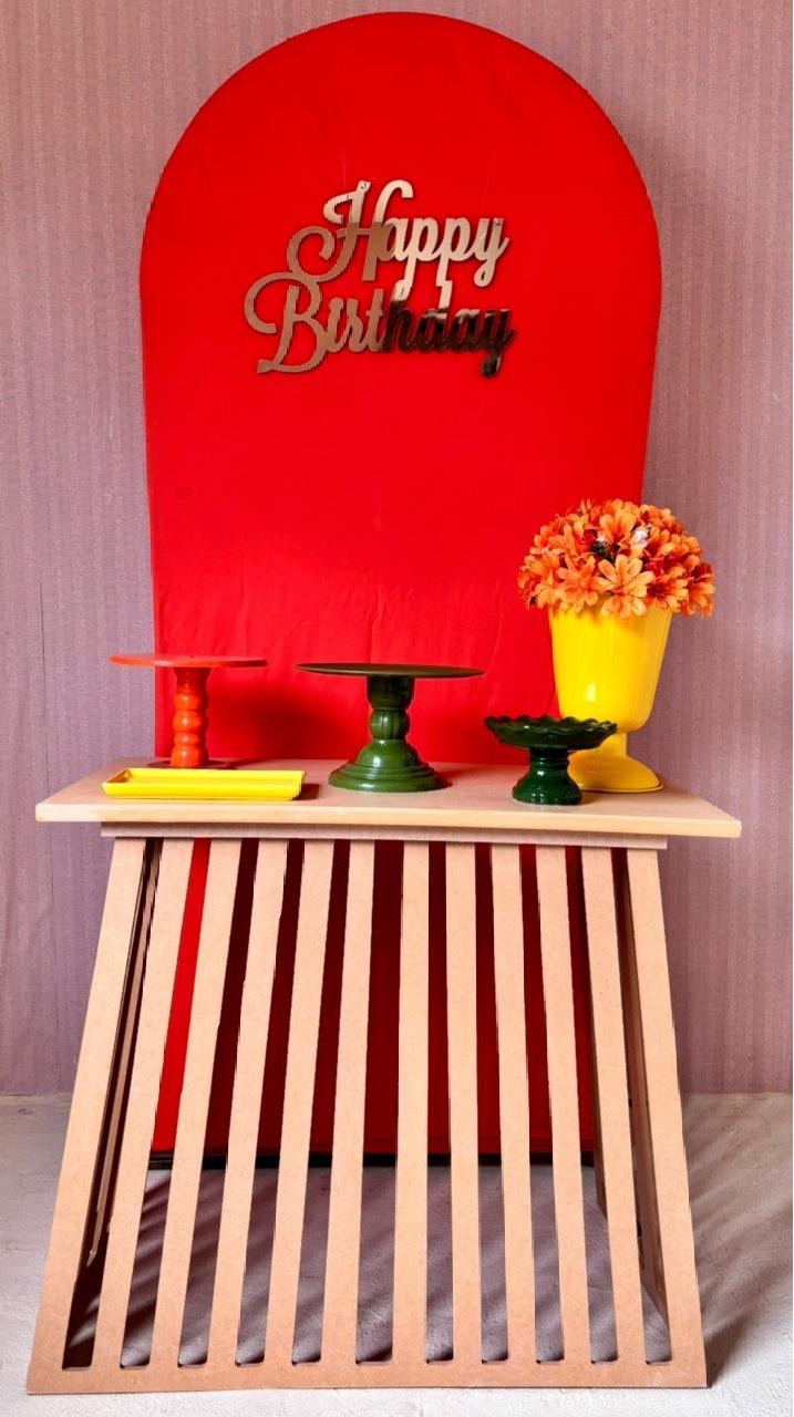 Laranja Romano - Mesa Triângulo  - Beca Decorações