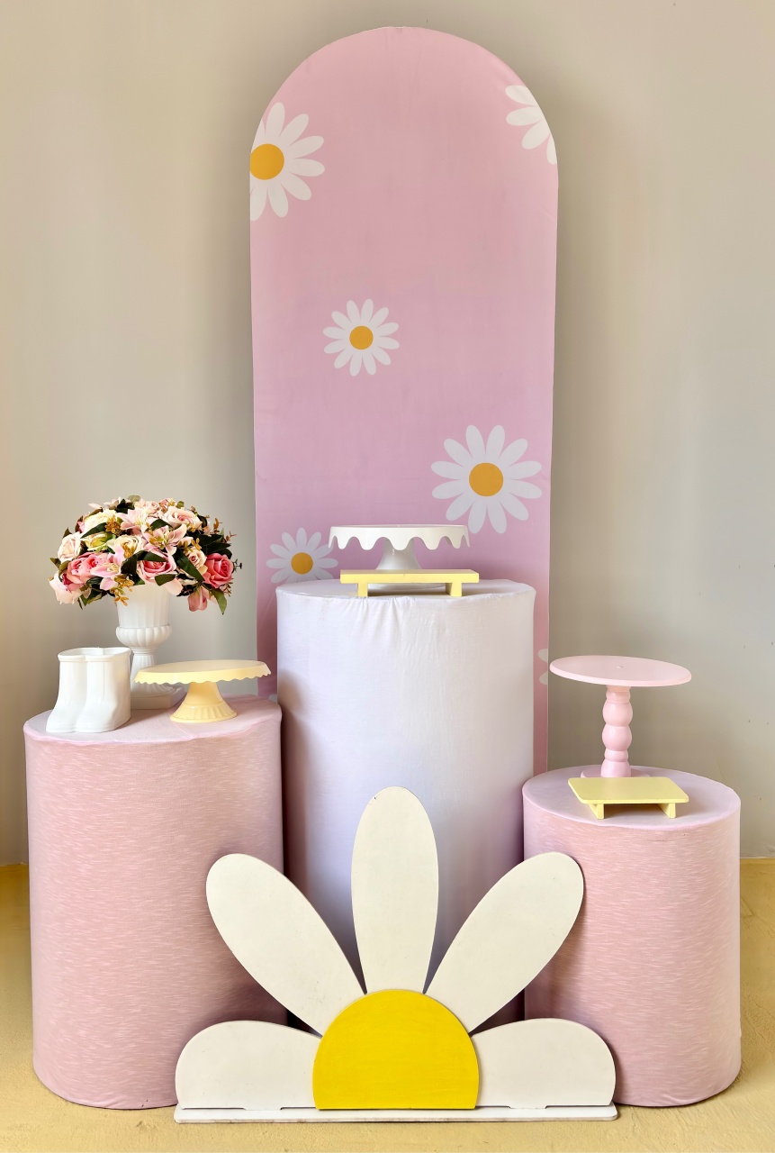 Margarida Com 1 Painel Romano  - Beca Decorações