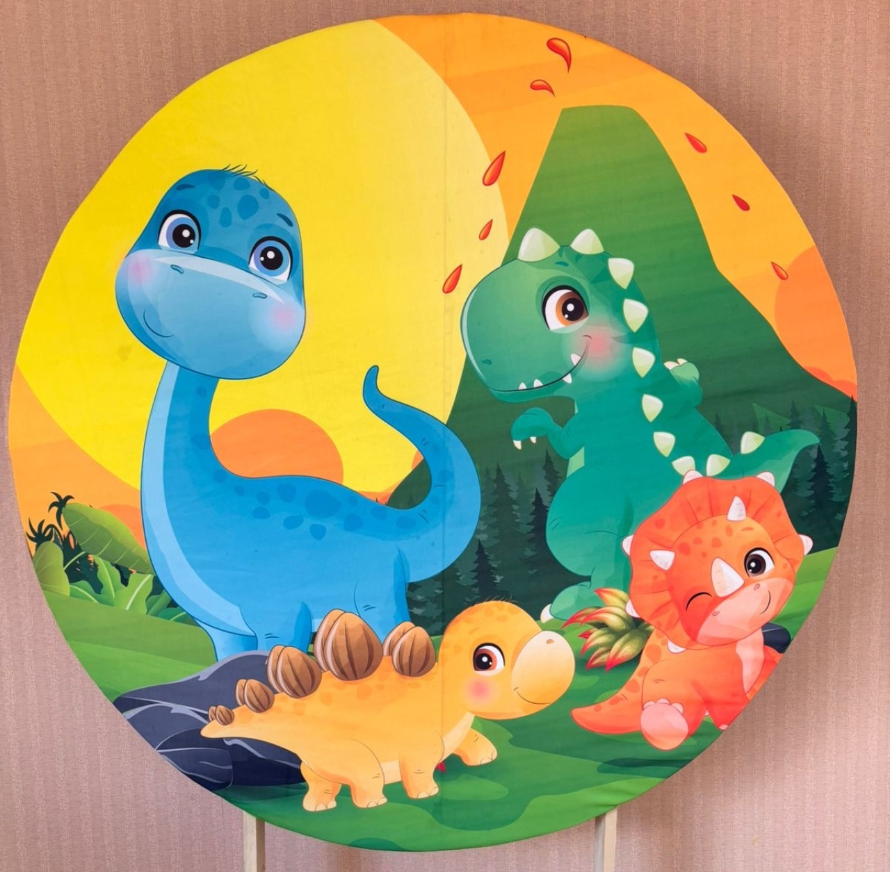 Painel Redondo Dino Baby (Locação) - Beca Decorações