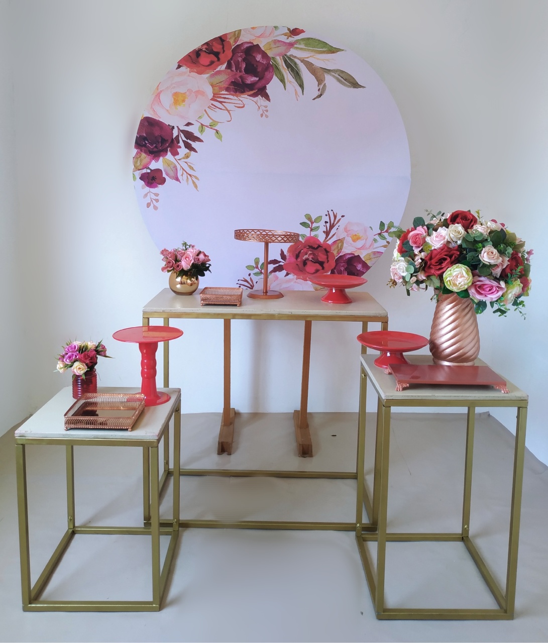 Floral Vinho 2 Com Mesinhas - Kit Prata  - Beca Decorações