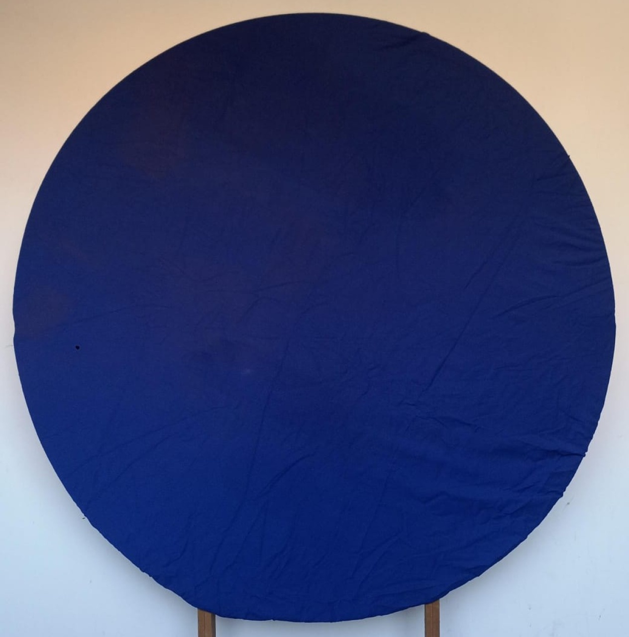 Painel Redondo Azul Royal (Locação) - Beca Decorações