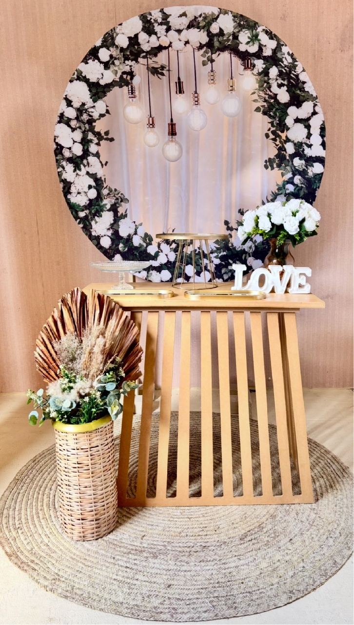 Luzes E Flores  Rústico - Casamento   - Beca Decorações