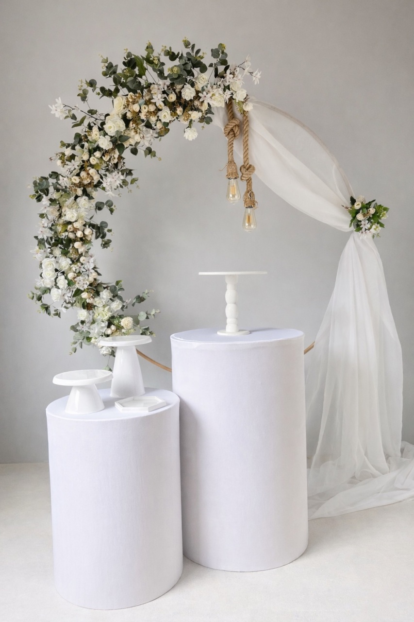 Branco Com Voil E Cilindros - Beca Decorações