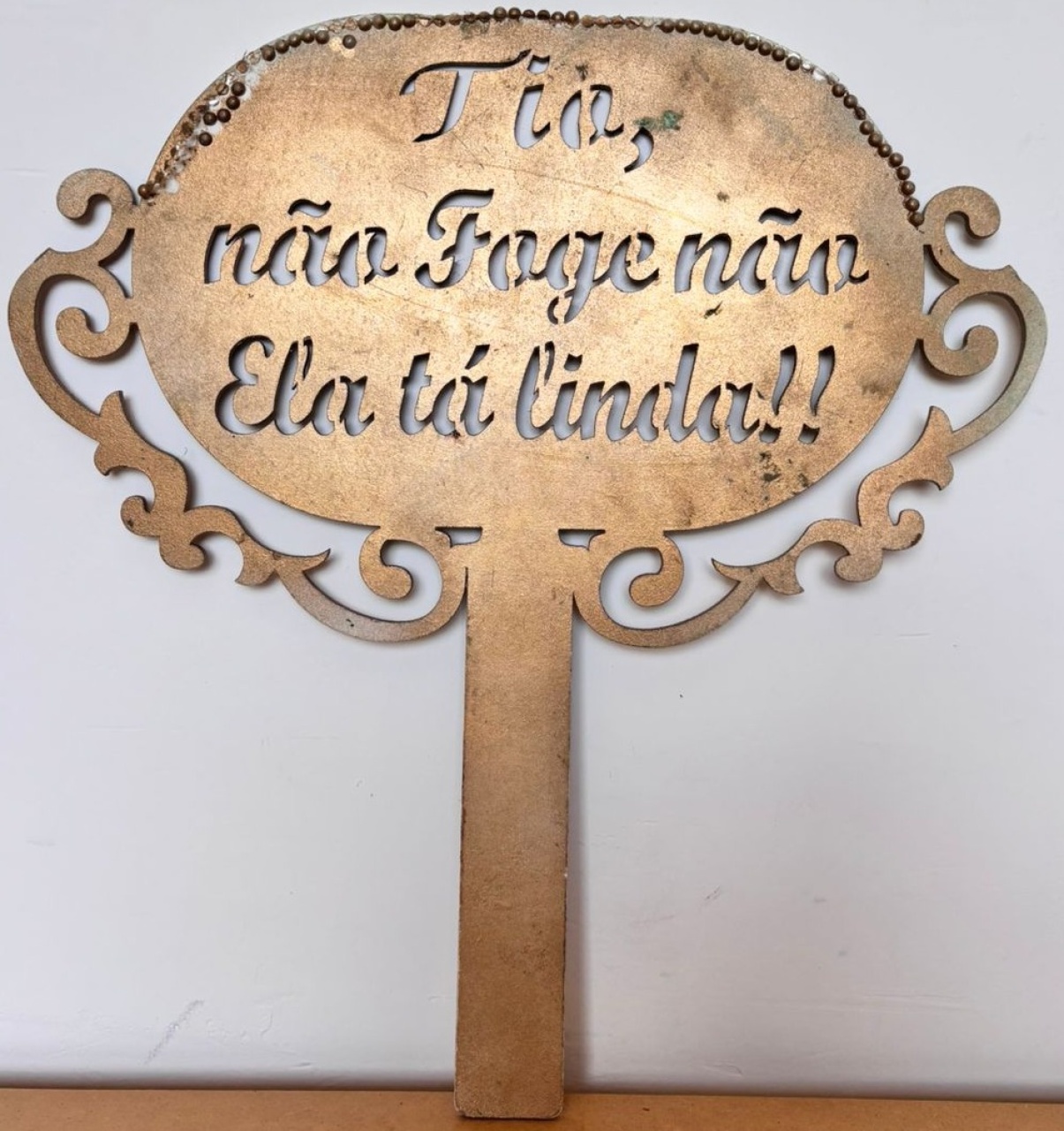 Plaquinha Casamento (Tio Não Foge Não, Ela Ta Linda) (Locação) - Beca Decorações