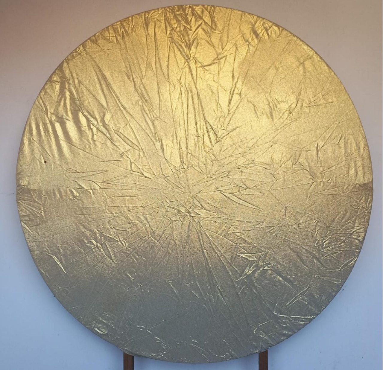 Painel Redondo Dourado (Locação) - Beca Decorações