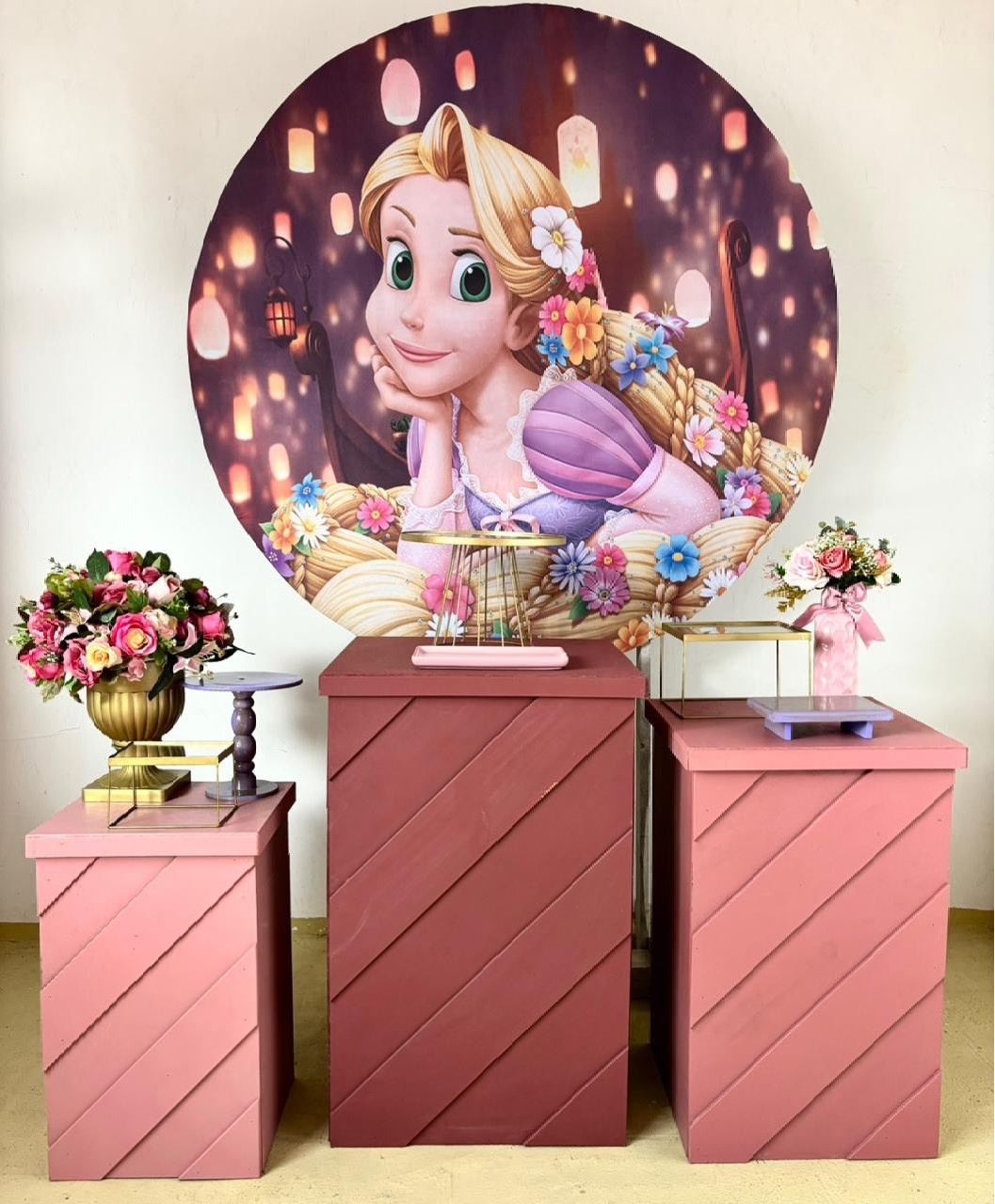 Enrolados Com Mesinhas  - Beca Decorações