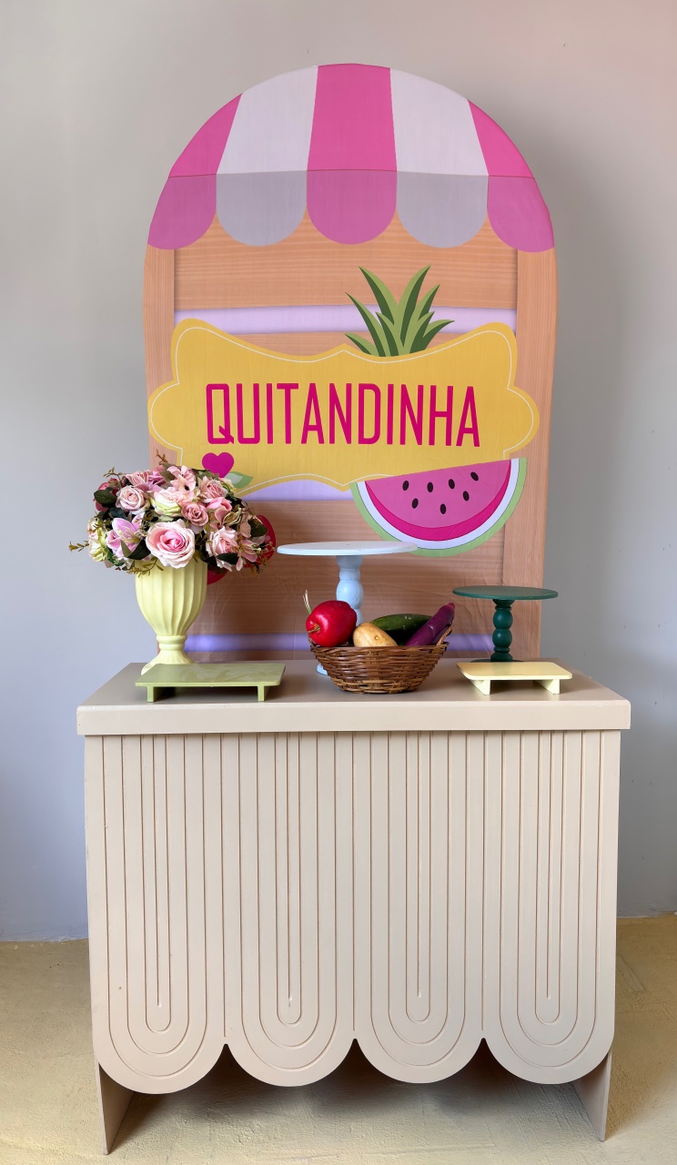 Quitandinha Com Painel Romano  - Beca Decorações