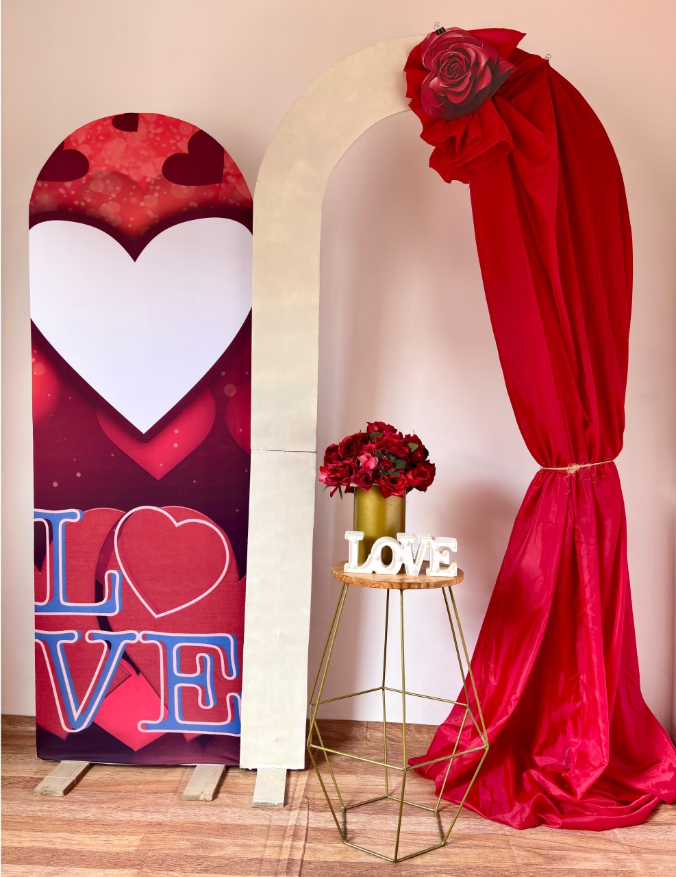 38. Dia dos Namorados ( Cenário Love)  - Beca Decorações