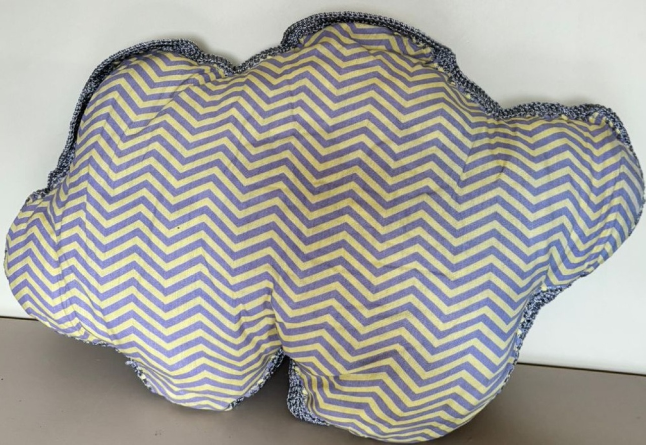 Nuvem Amarelo Listrado (Locação) - Beca Decorações