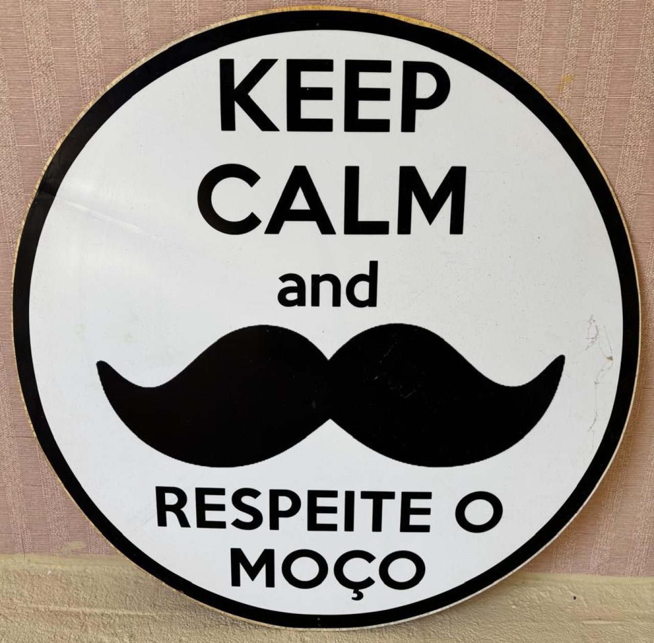 Display Keep Calm Respeite O Moço (Locação) - Beca Decorações