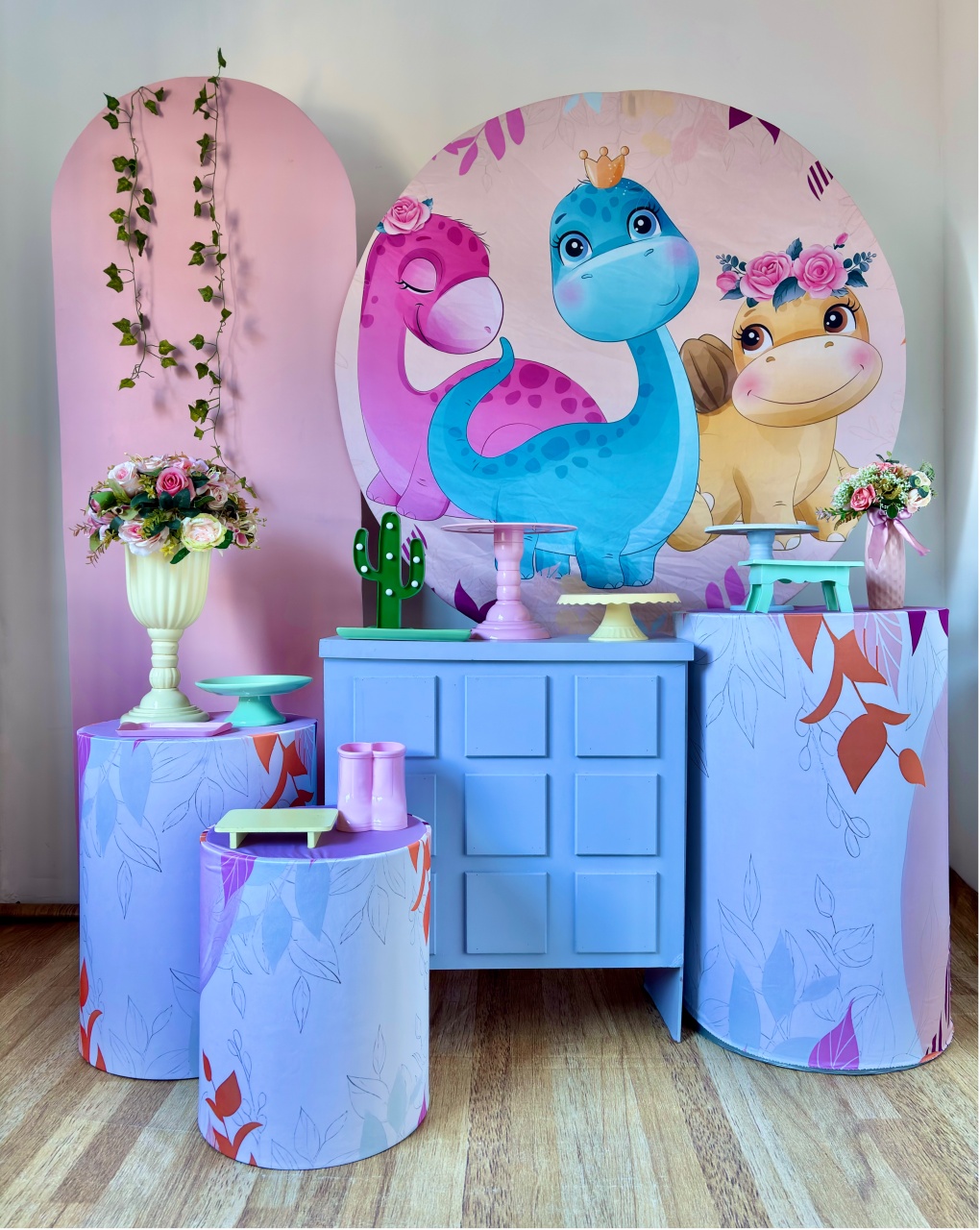 31. Dino Baby Menina ( Kit Diamante) - Beca Decorações