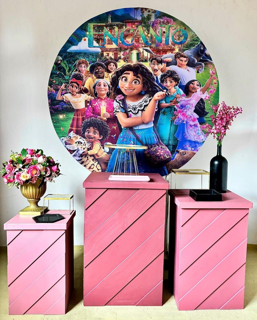 Encanto Com Mesinhas  - Beca Decorações