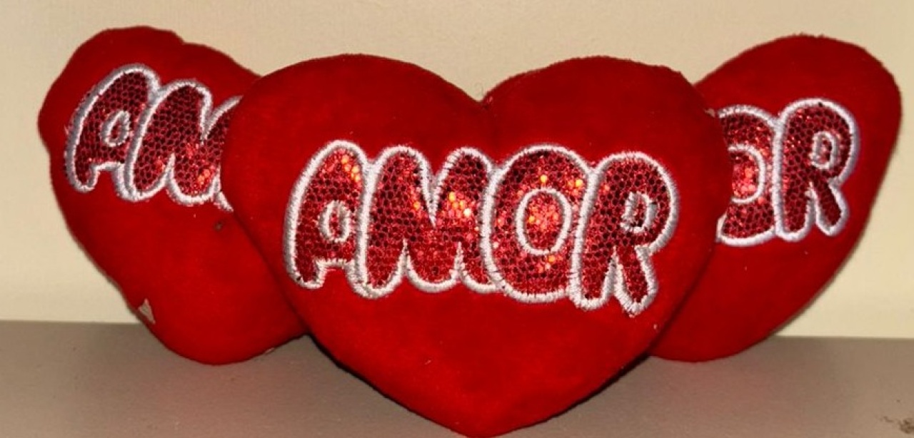 Pelúcia Coração Vermelho (Amor) (Locação) - Beca Decorações