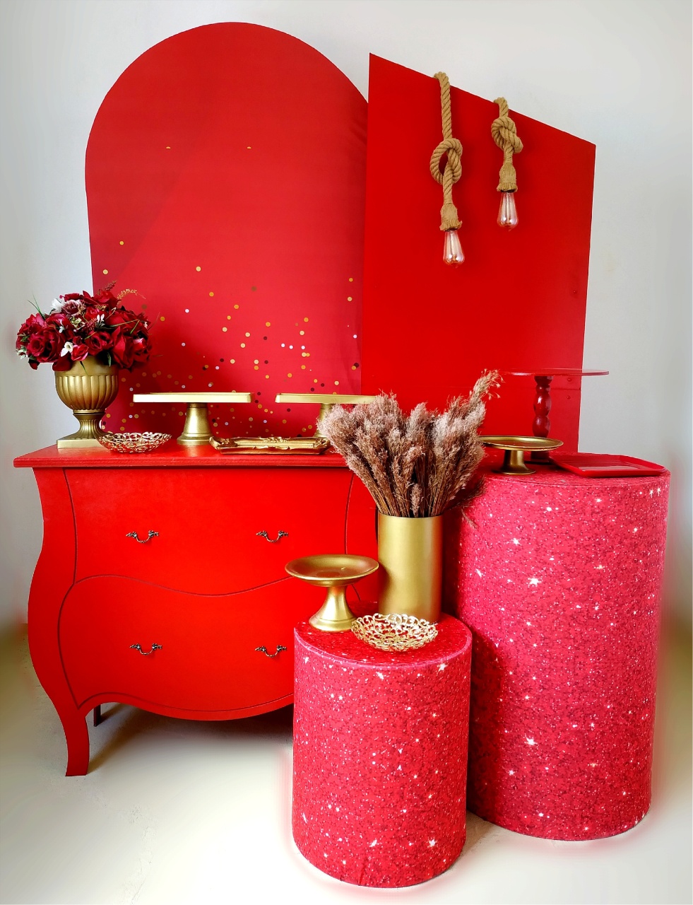 Vermelho E Dourado 2 (Composição)  - Beca Decorações