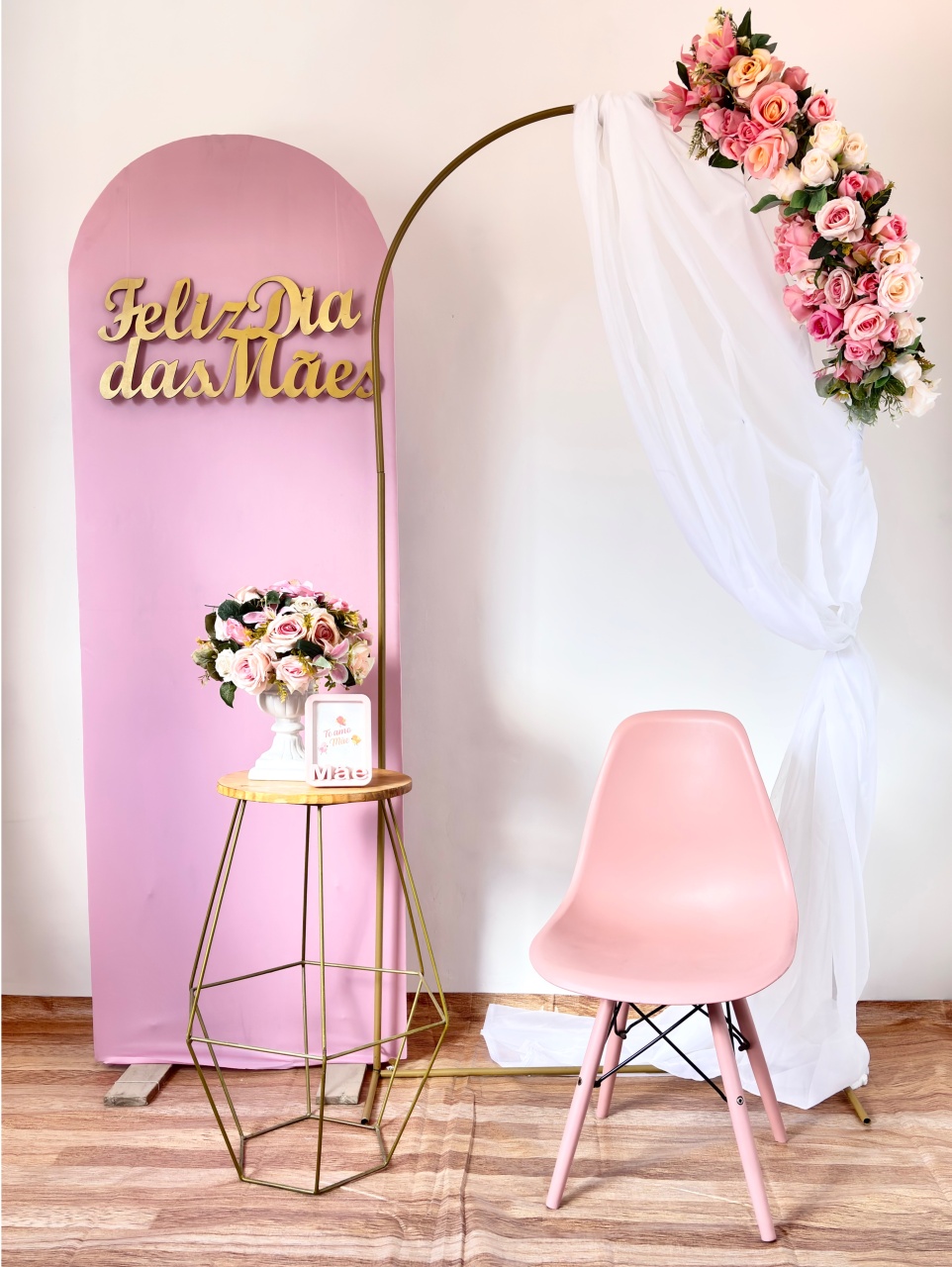 30. Dia das Mães ( Cenário Rosa) - Beca Decorações