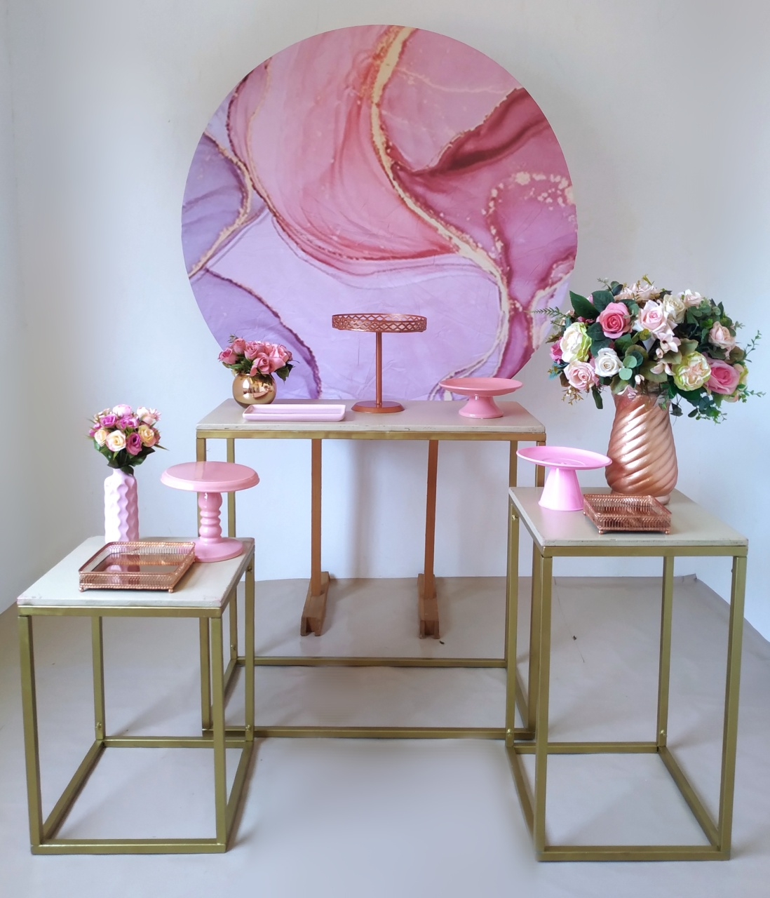 Marmorizado Rosê Com Mesinhas - Kit Prata  - Beca Decorações