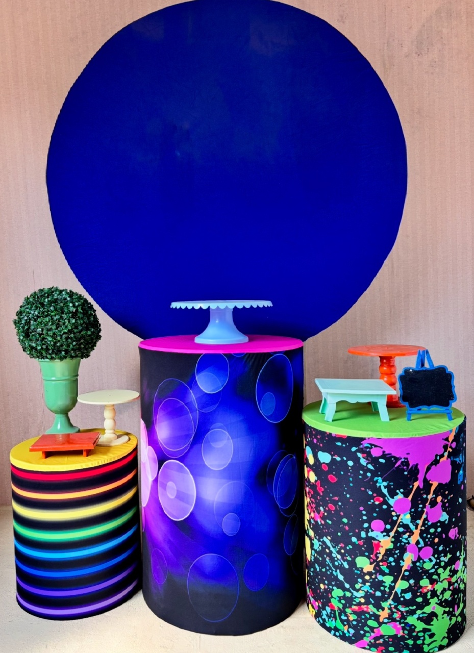 Azul Liso Com Cilindros Coloridos  - Beca Decorações