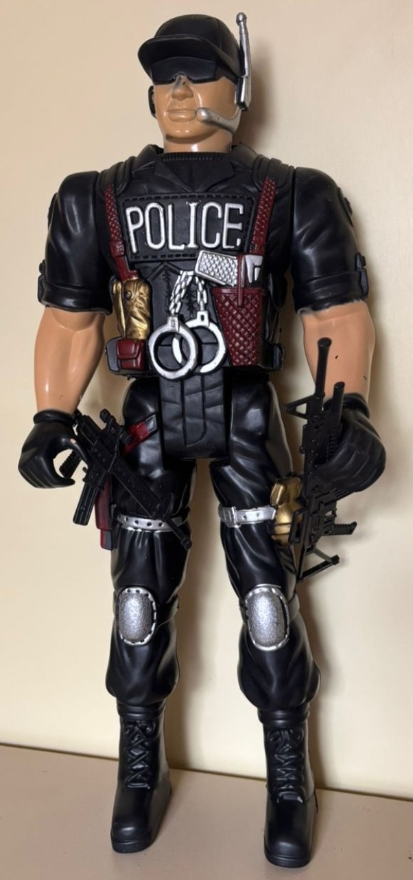 Boneco Policial (G) (Locação) - Beca Decorações