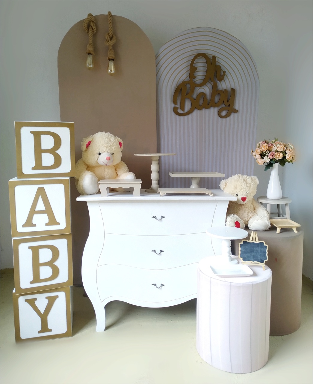 Chá de Bebê Bege E Branco (Composição) - Beca Decorações