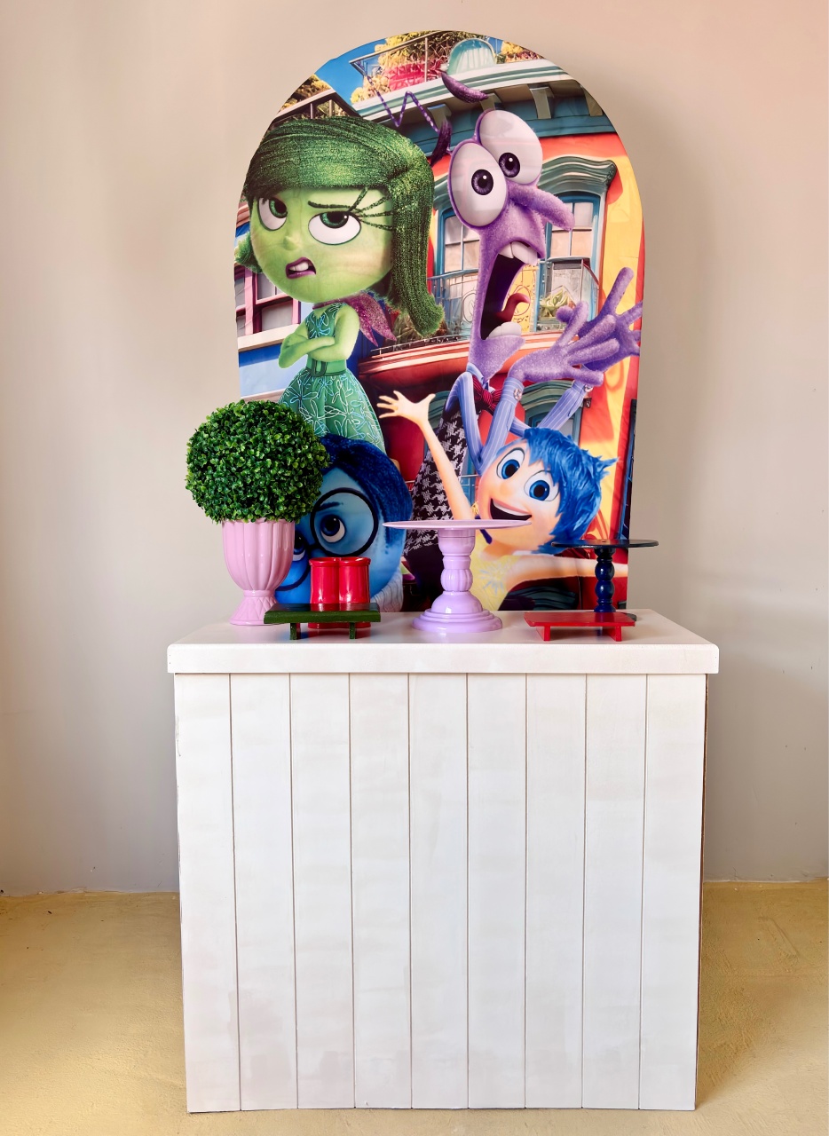 Divertidamente Com Painel Romano - Beca Decorações