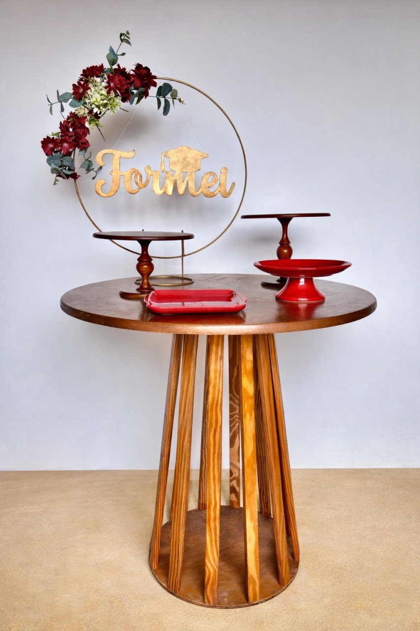 Kit Mesa Formatura Vermelho  - Beca Decorações