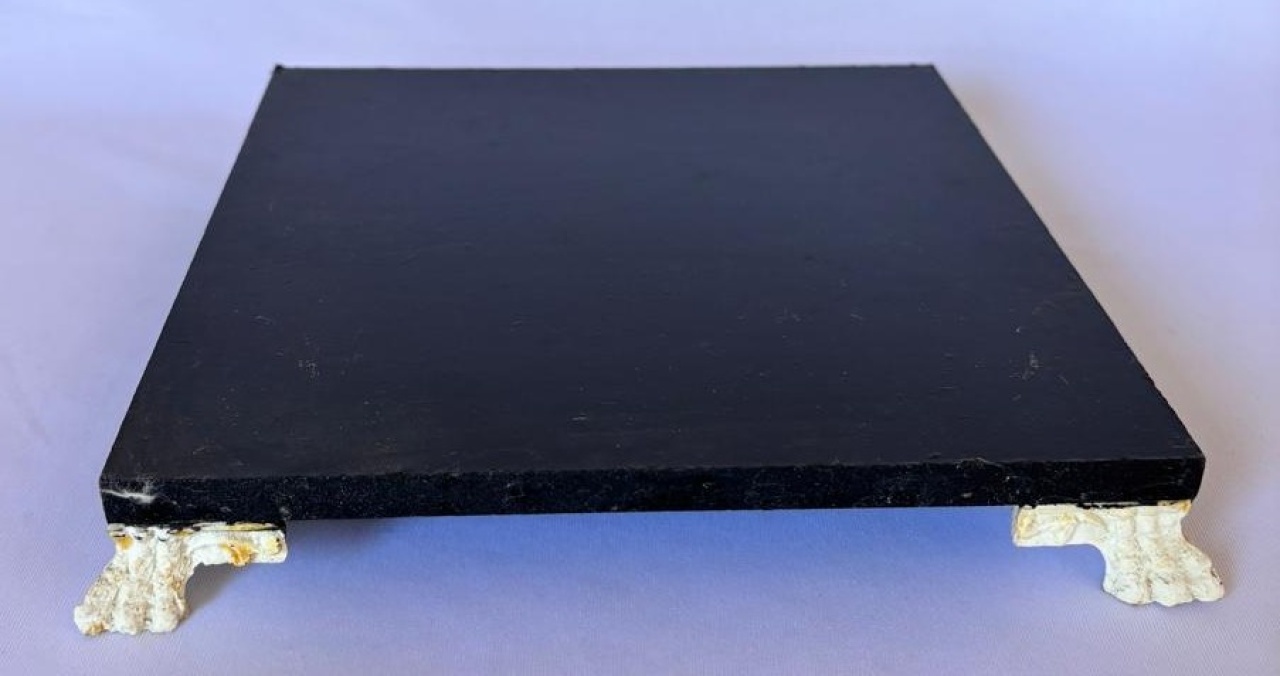 Bandeja Quadrada Pé Leão Preto (Locação) - Beca Decorações