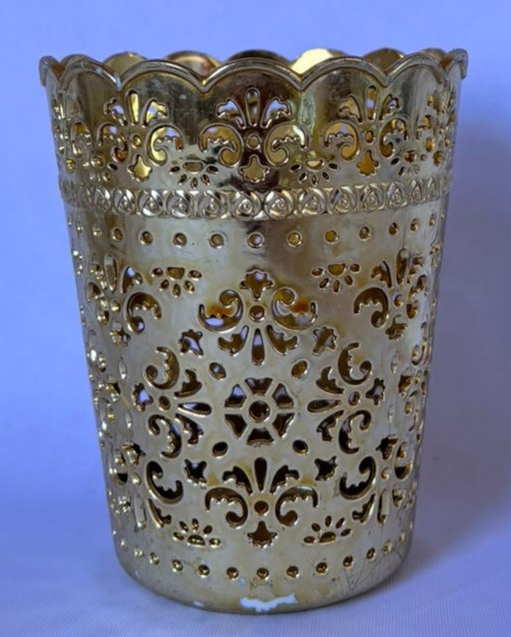 Vaso Rendado Dourado (Locação) - Beca Decorações
