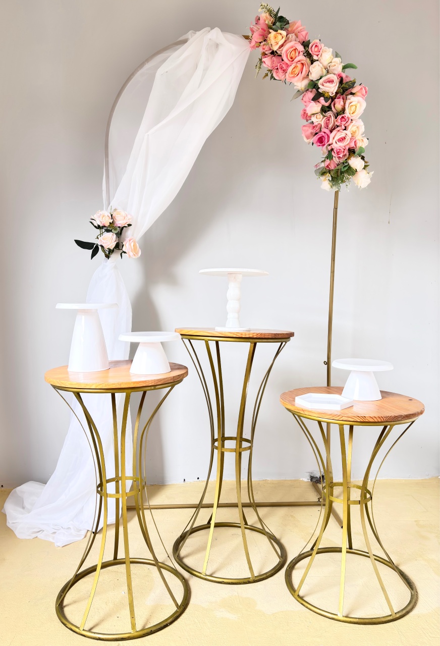 Casamento Com Painel Romano - Mesas Cinturinhas  - Beca Decorações