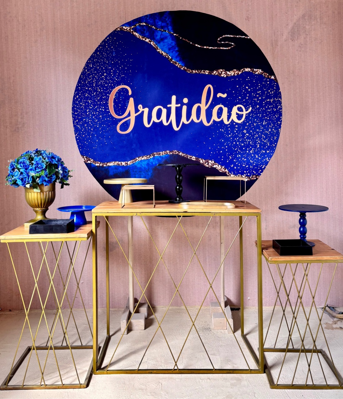 Gratidão Azul Com Mesas (Composição)   - Beca Decorações