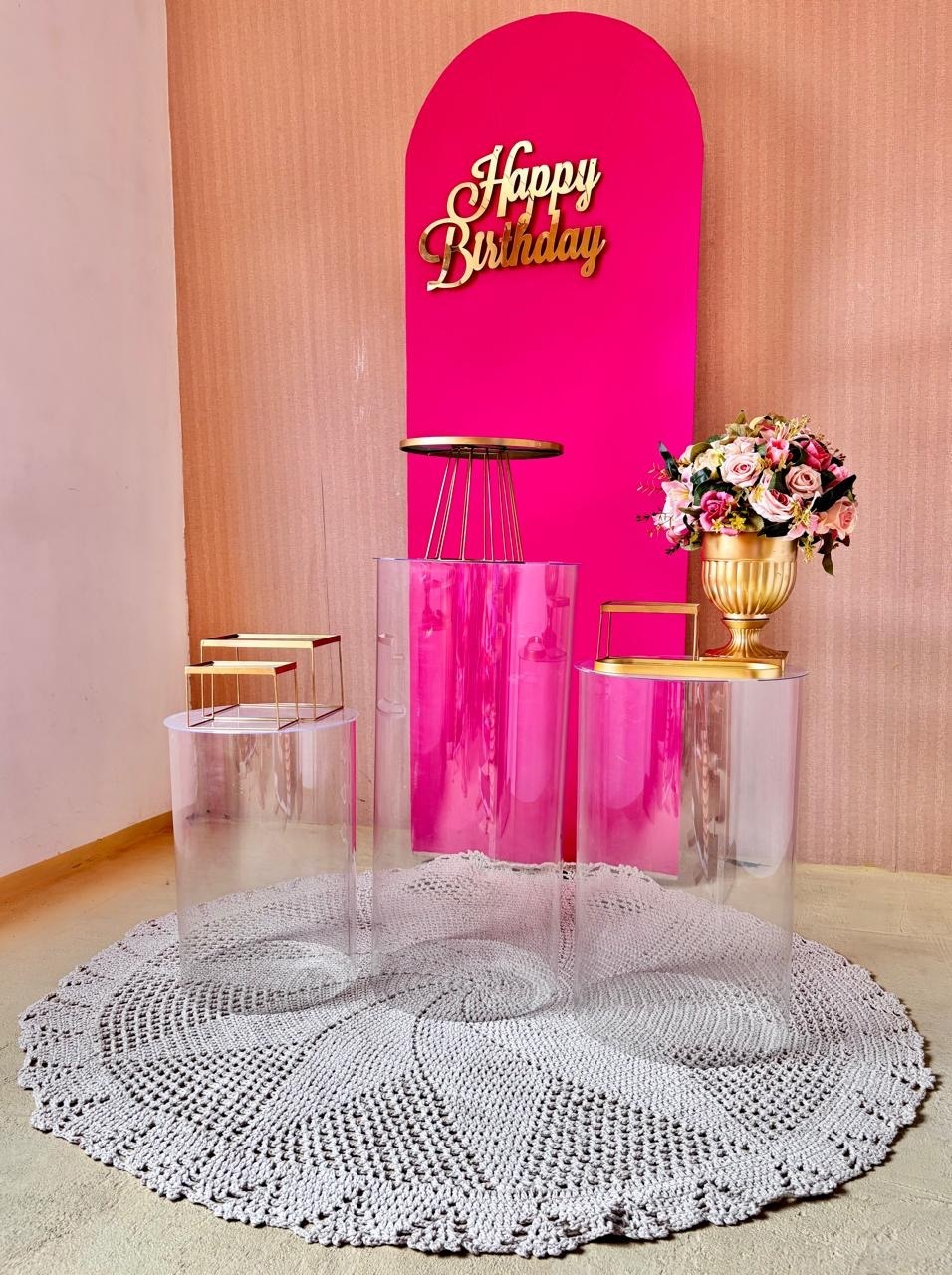 Rosa Pink Elegante Com Letreiro Acrílico - Beca Decorações