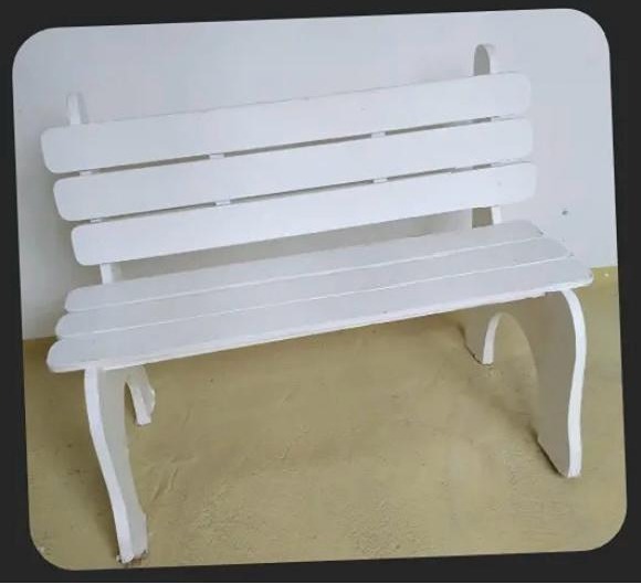 Banquinho Mdf (Locação) - Beca Decorações