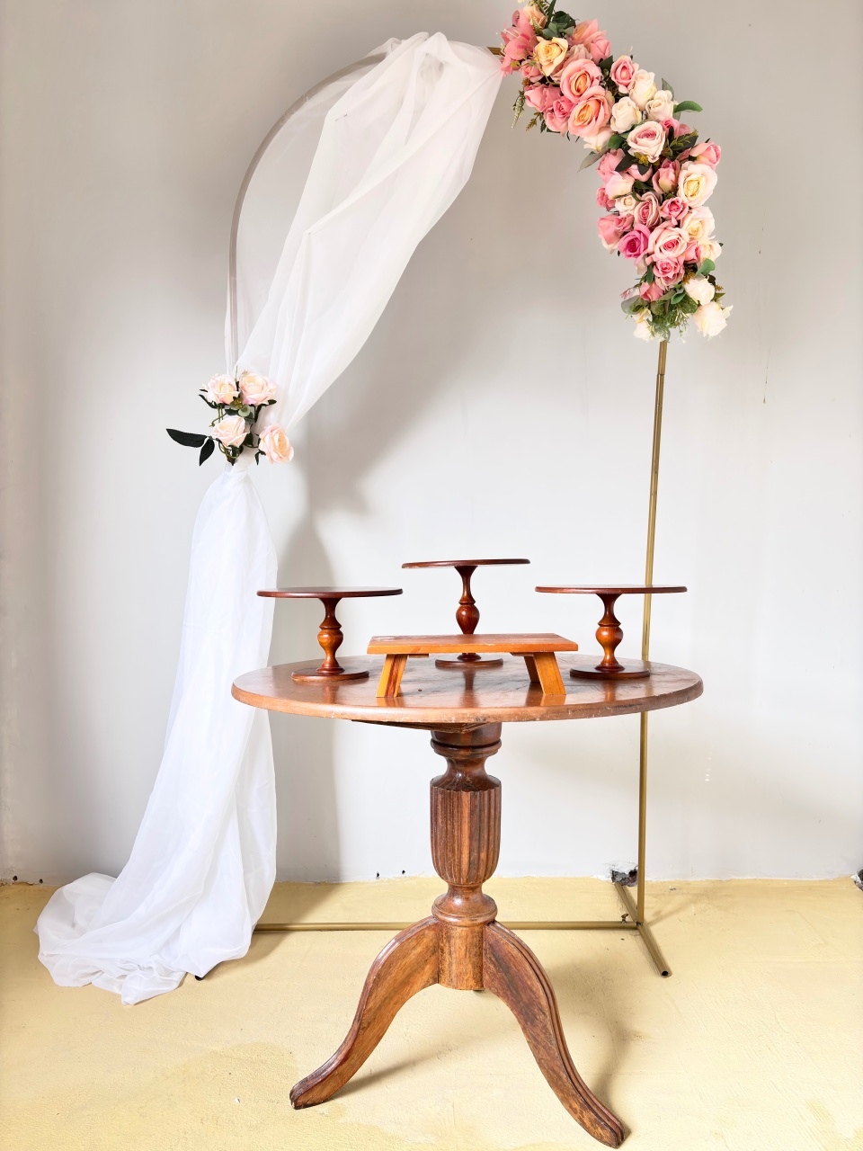 Casamento Com Painel Romano - Mesa Rústica  - Beca Decorações