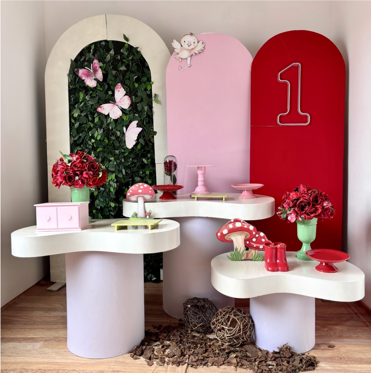 40. Jardim Vermelho (Composição) - Beca Decorações