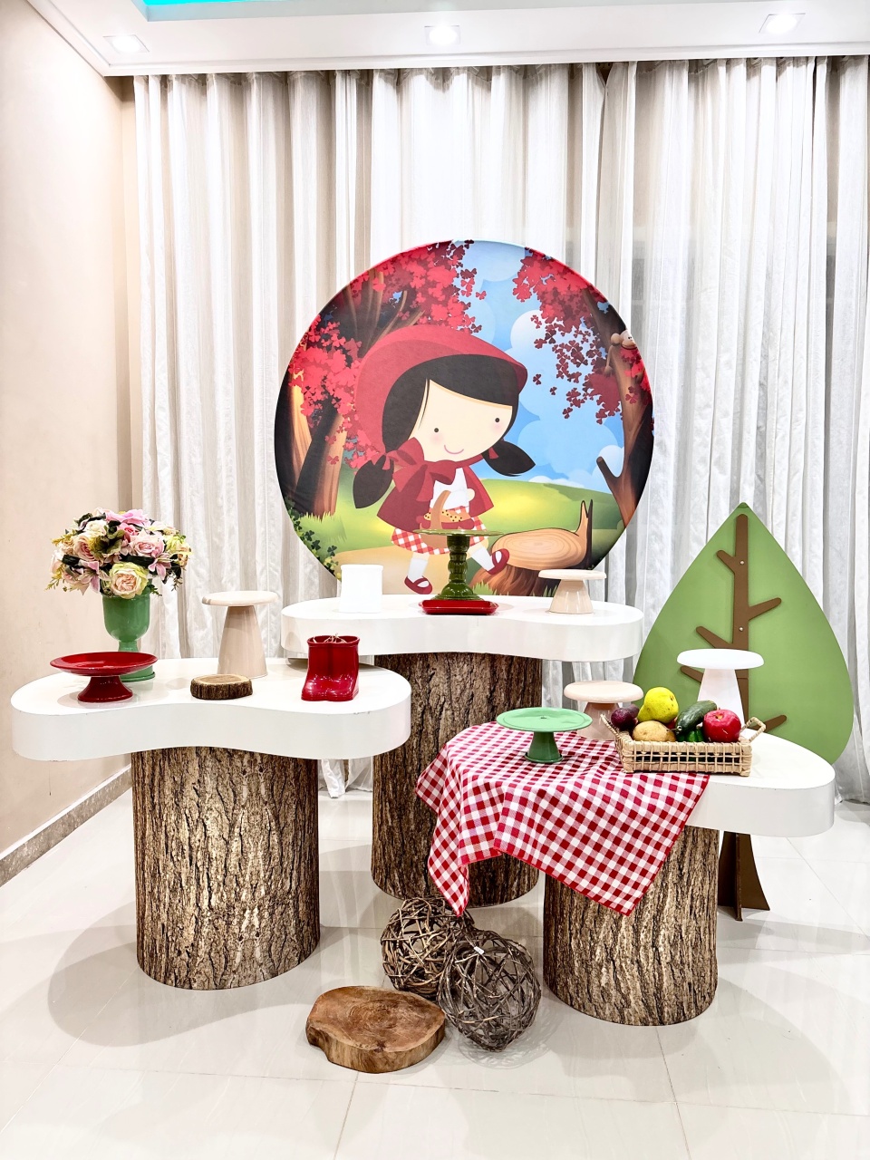 Chapeuzinho Vermelho- Mesas Orgânicas   - Beca Decorações