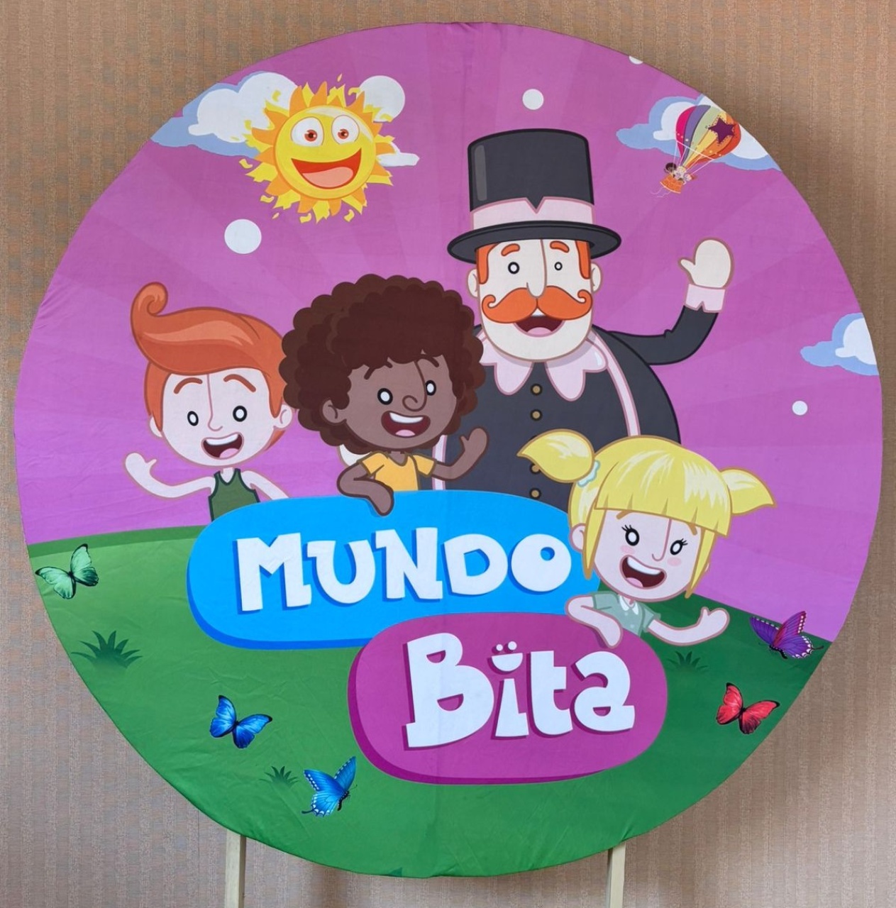 Painel Redondo Mundo Bita Rosa (Locação) - Beca Decorações