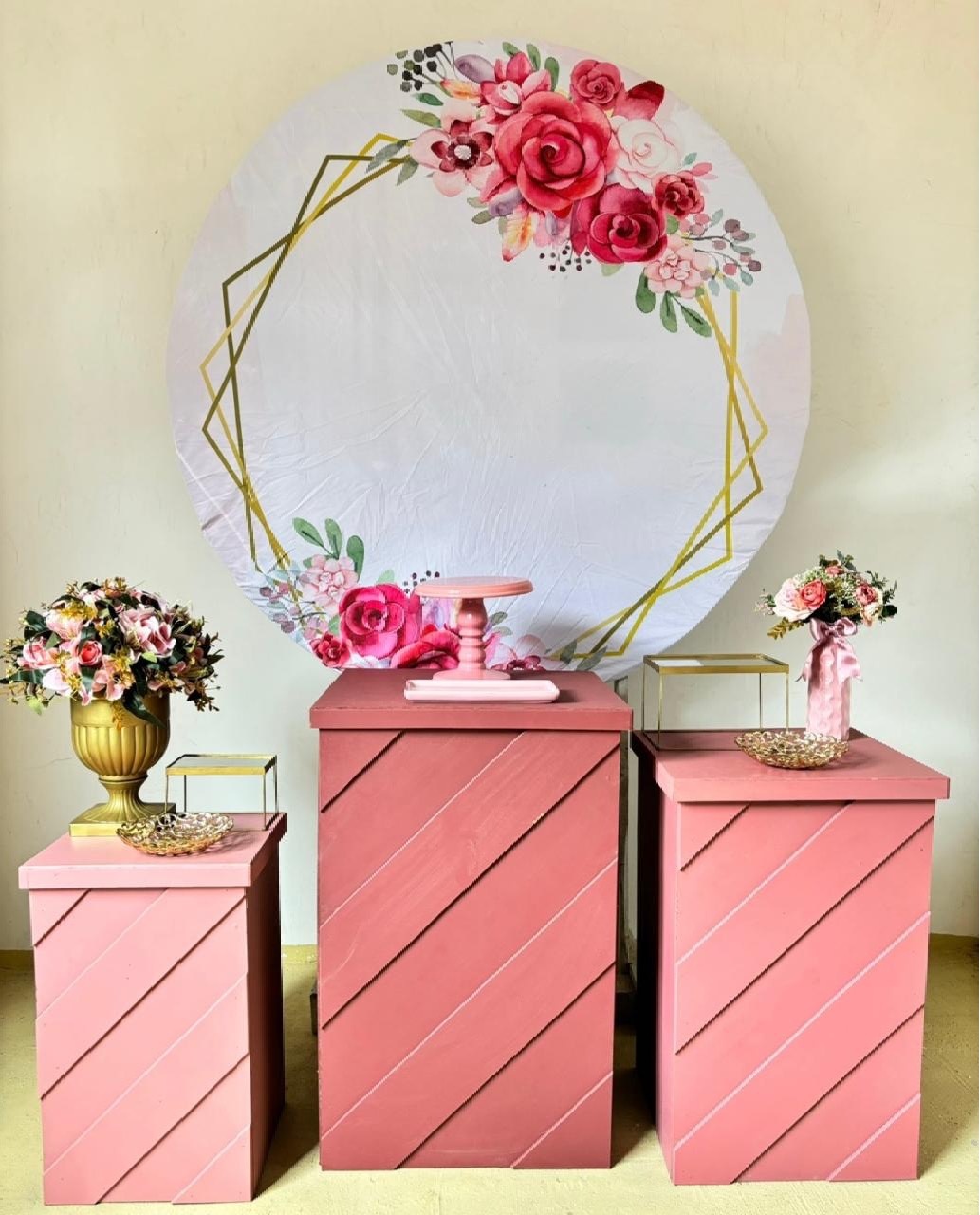 Floral Rosa - Com Mesinhas Rosa - Beca Decorações