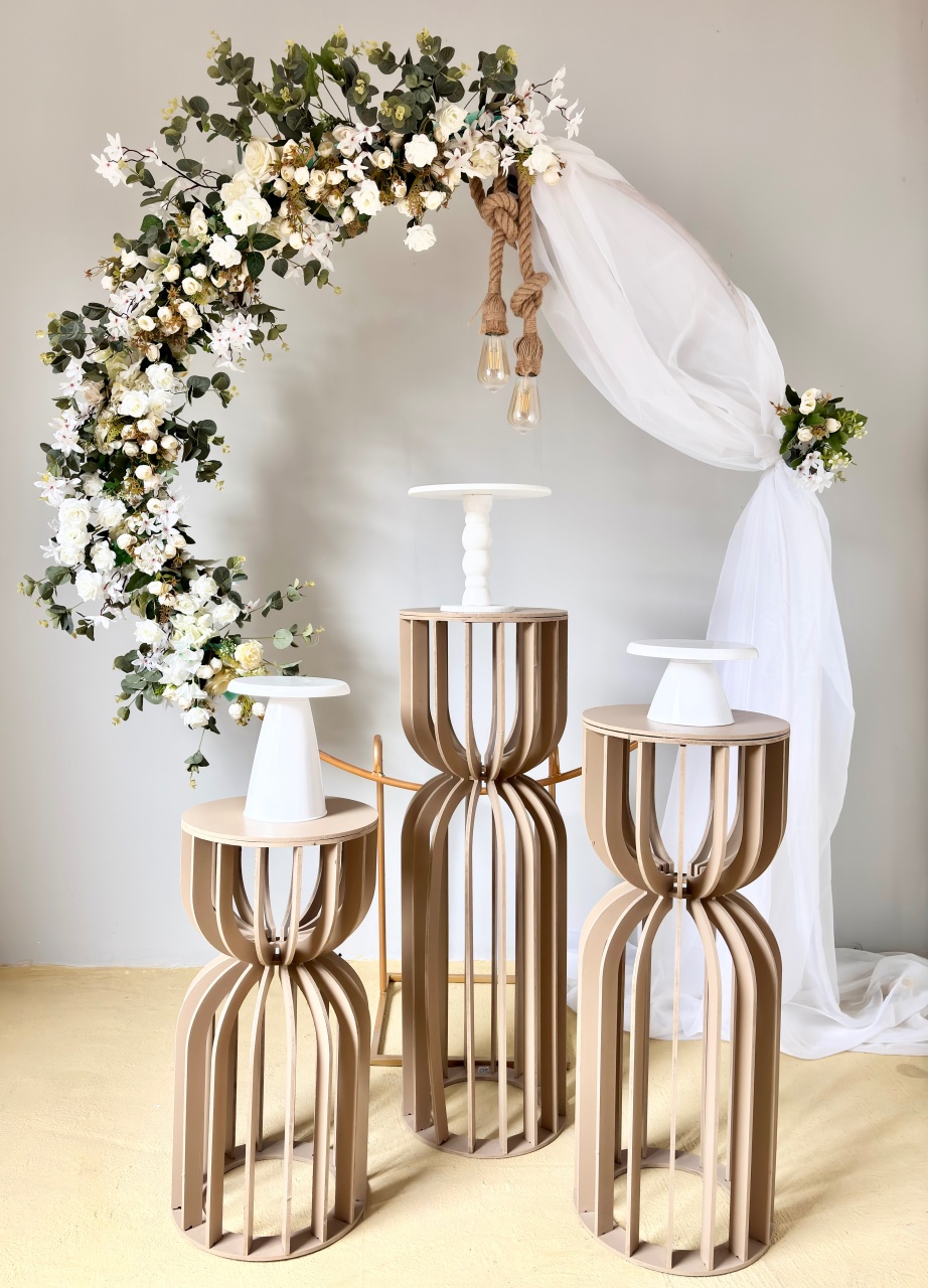 Branco Com Voil E Mesas Ampulhetas  - Beca Decorações