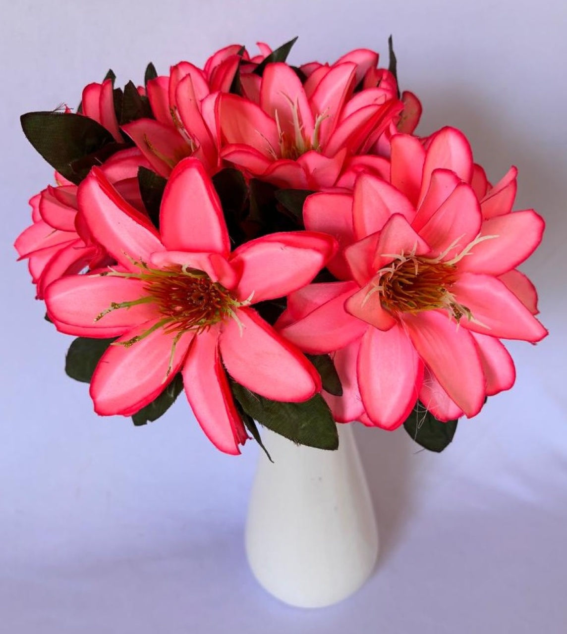 Mini Arranjo Flores Rosa Neon (Locação) - Beca Decorações