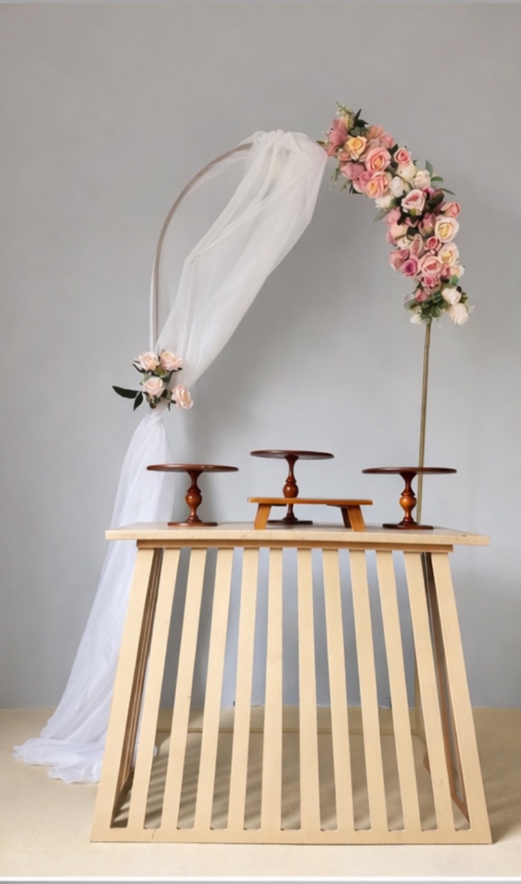Casamento Com Painel Romano - Mesa Triângulo  - Beca Decorações