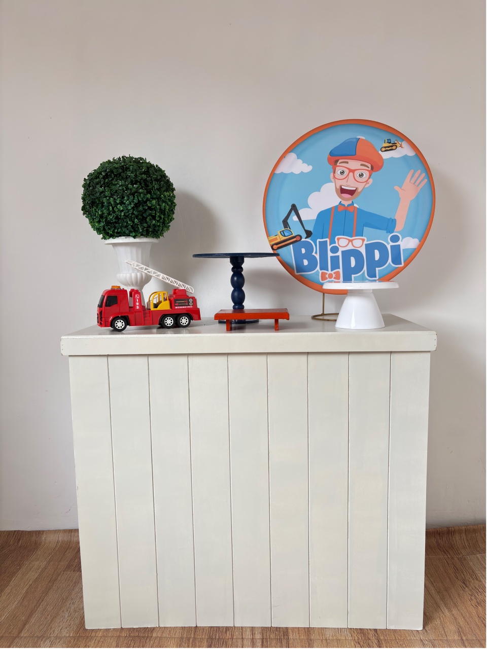 1. Blippi (Mini Kit) - Beca Decorações