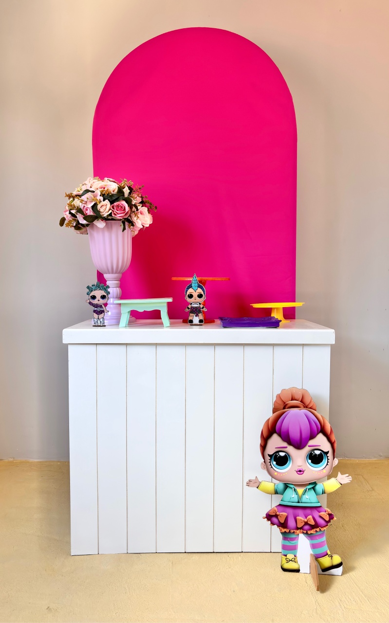 Lol Rosa Com Painel Romano   - Beca Decorações