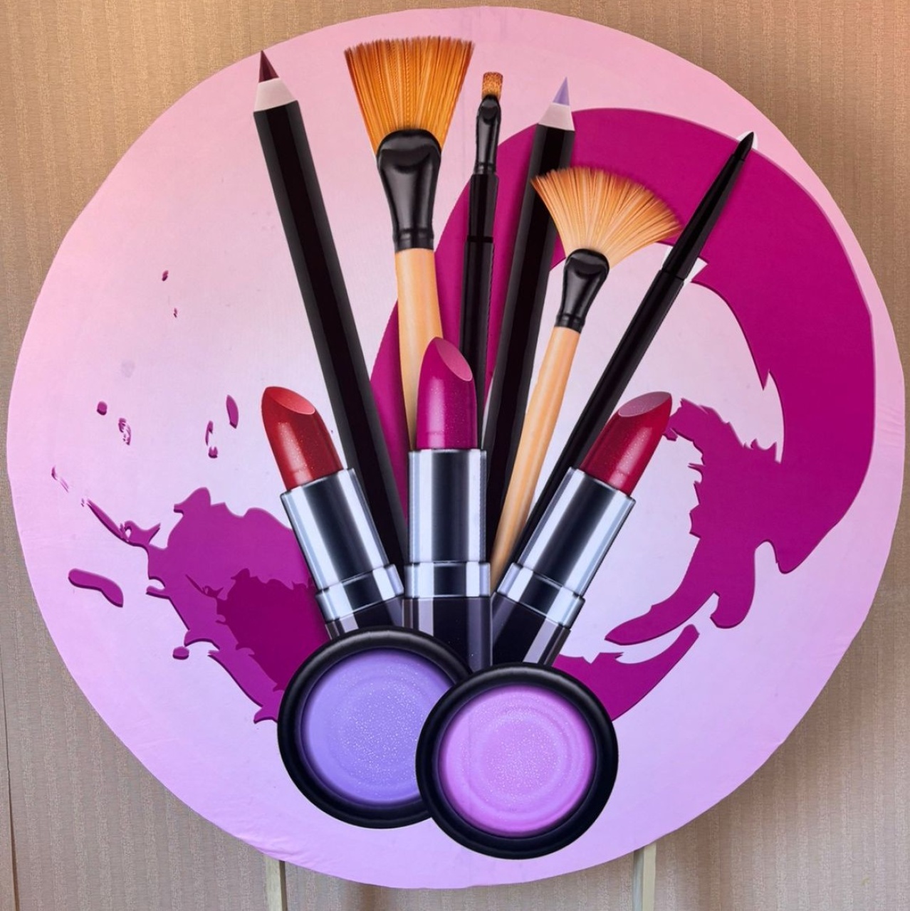 Painel Redondo Maquiagem (Locação) - Beca Decorações