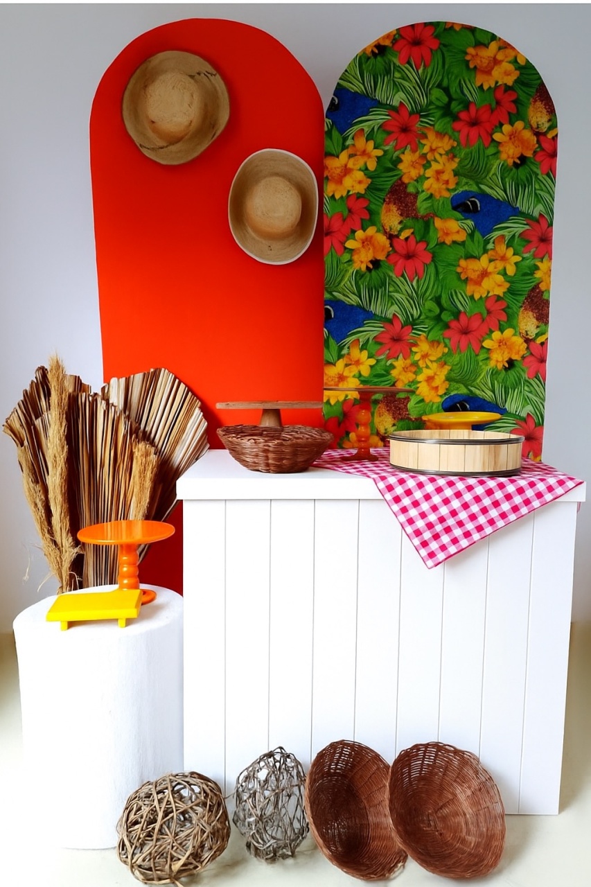 Junino Laranja E Tucano  - Beca Decorações