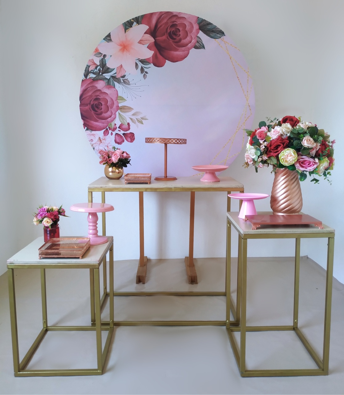 Floral Vinho Com Mesinhas - Kit Prata  - Beca Decorações