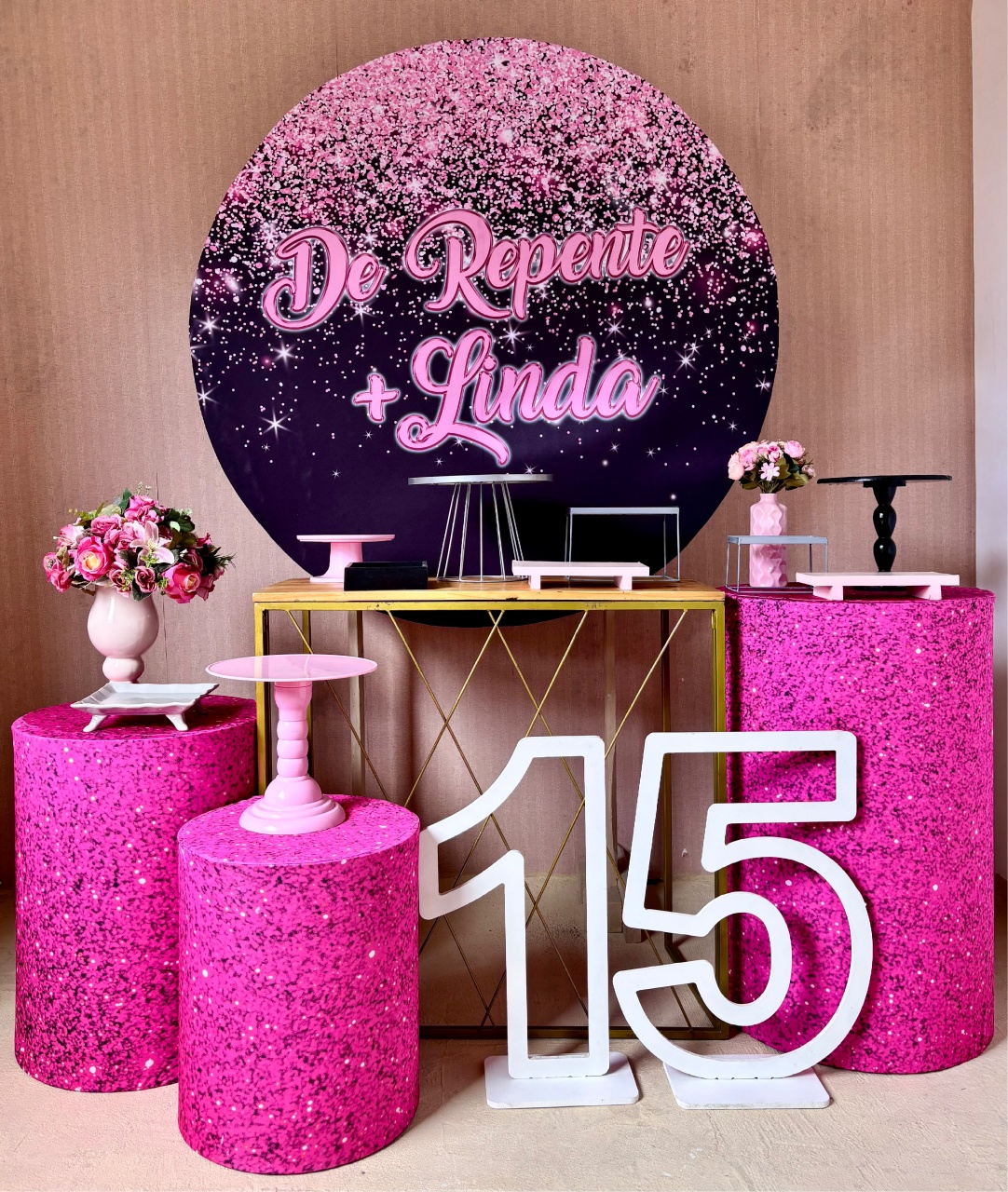 de Repente + Linda 15 Anos (Composição)  - Beca Decorações