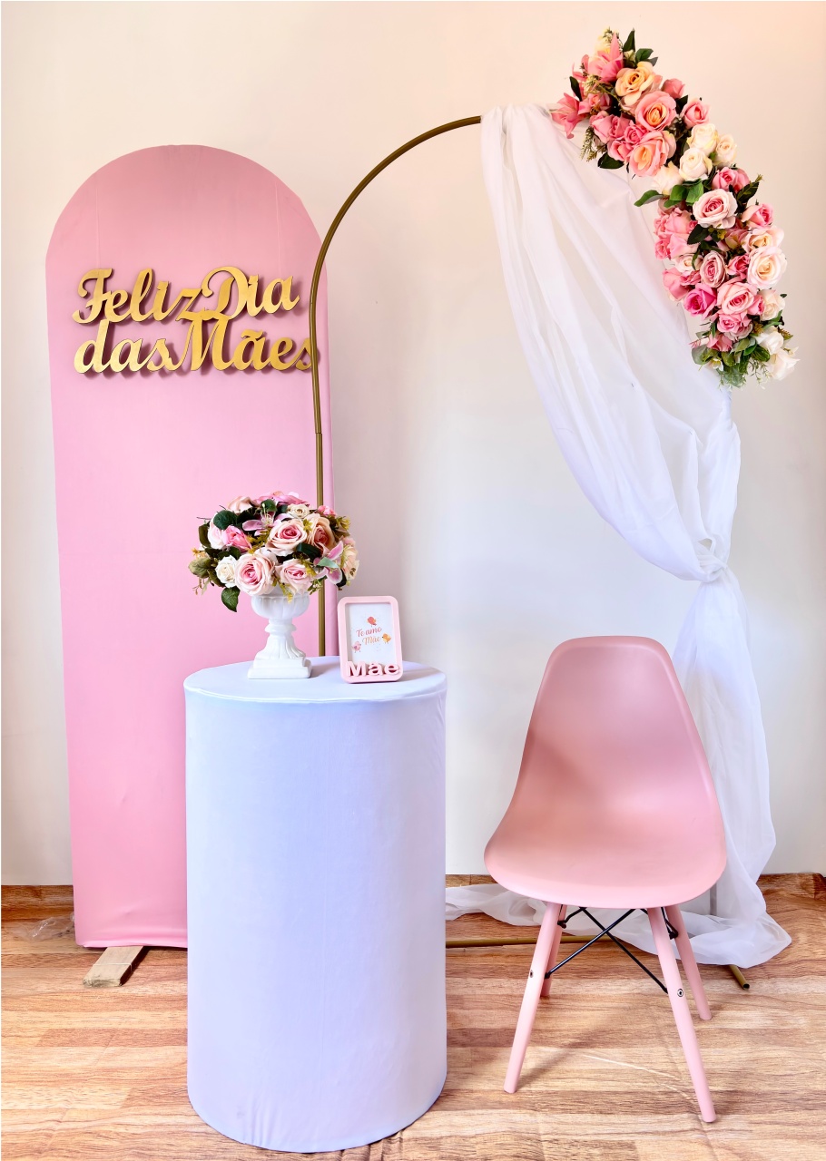 31. Dia das Mães ( Cenário Rosa Com Cilindro) - Beca Decorações