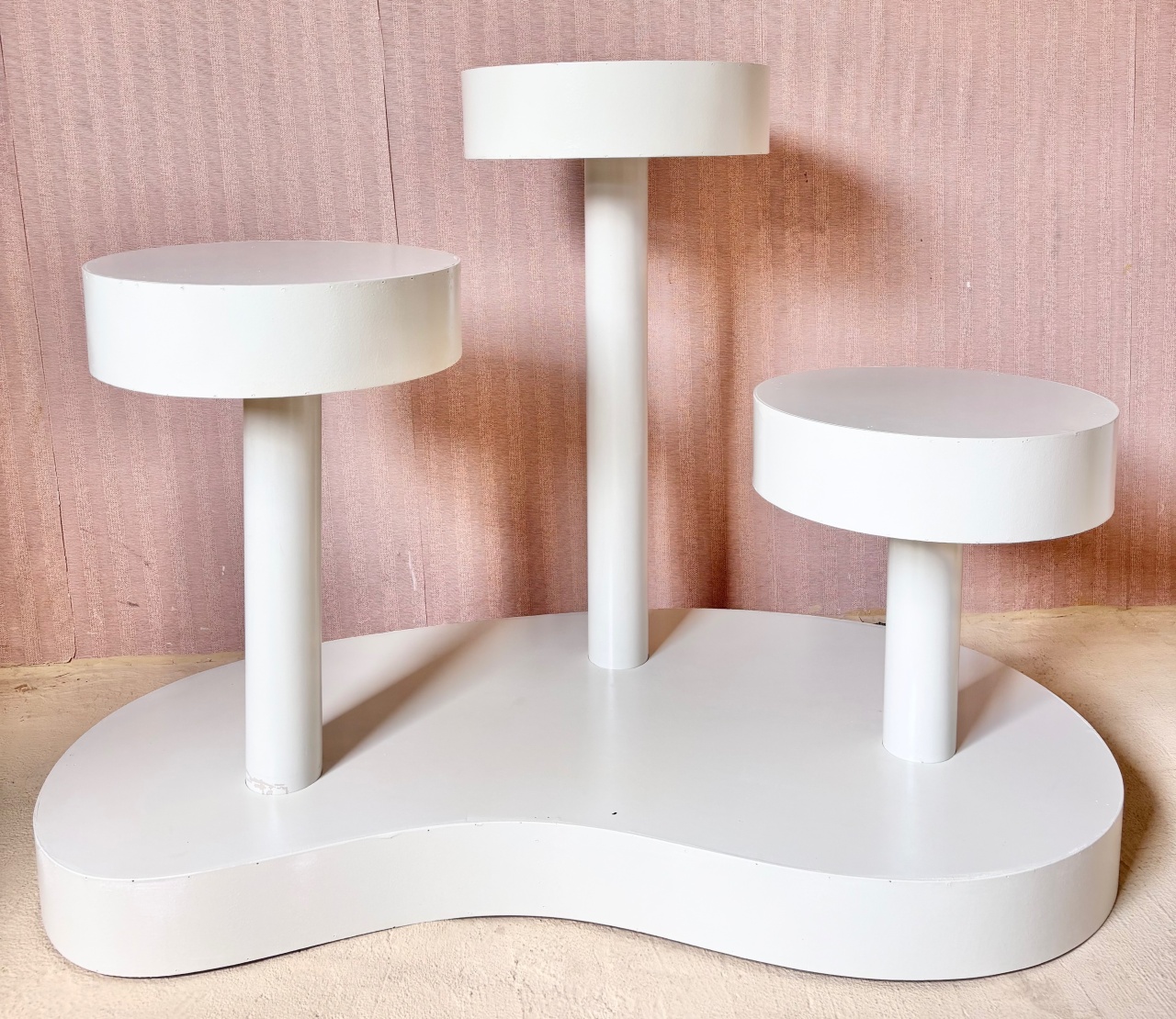 Mesa Orgânica Com Tampo Redondo  - Beca Decorações