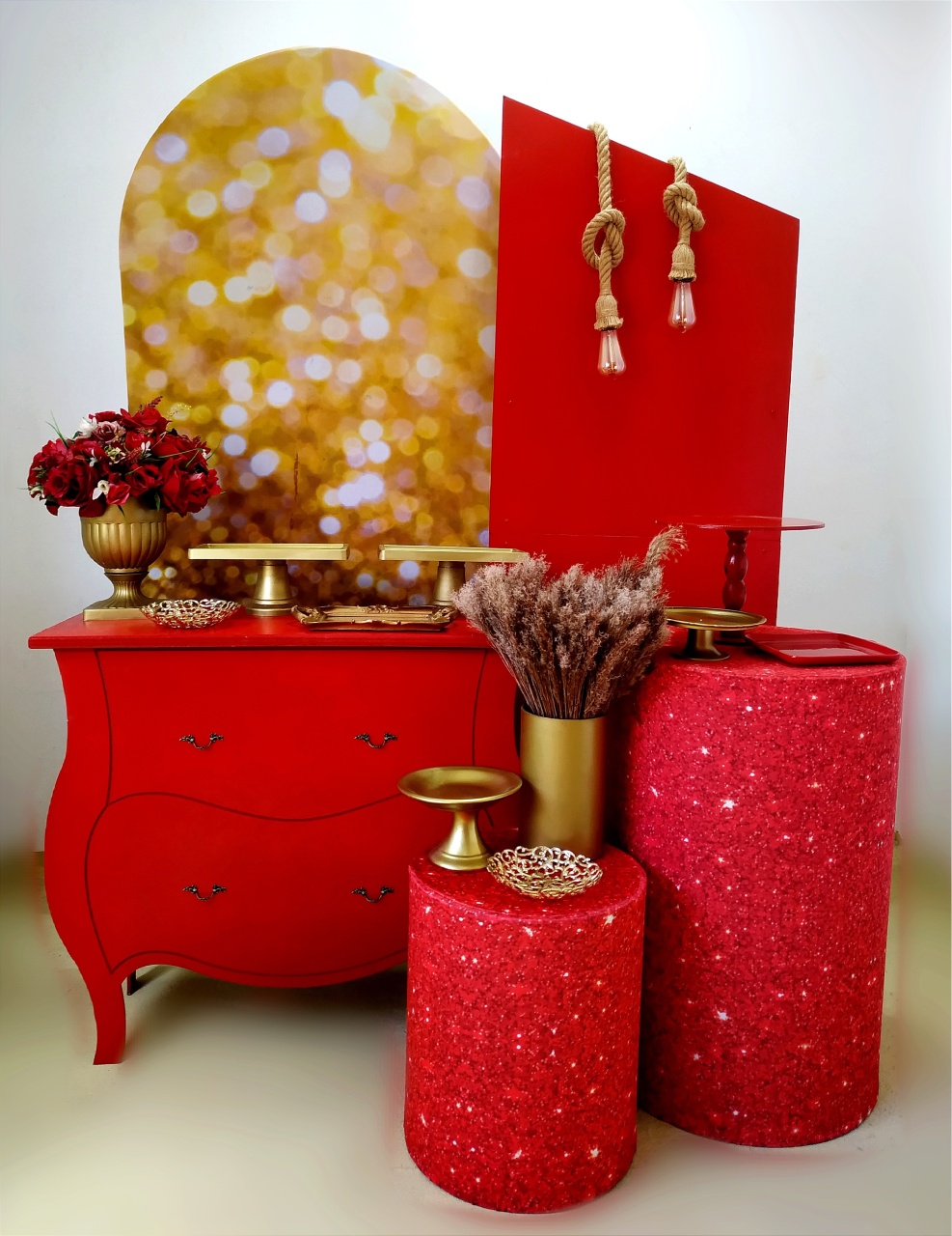 Vermelho E Dourado (Composição) - Beca Decorações